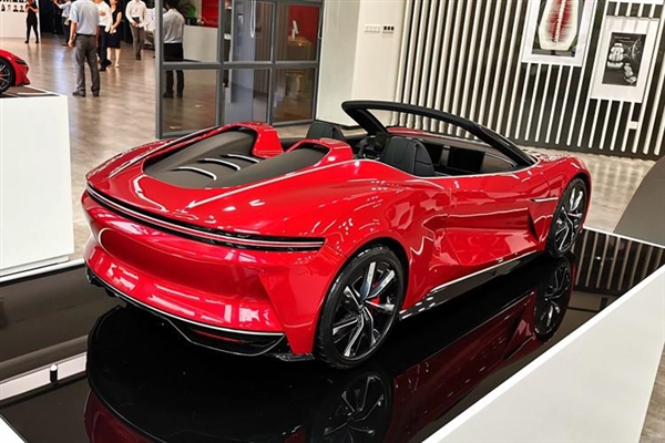四屏联动科技感十足 比亚迪e-SEED GT SPYDER概念车模型发布