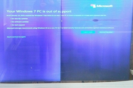 英国地铁站电子显示屏出现微软Windows 7升级提示