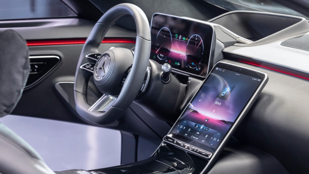 梅赛德斯奔驰宣布2021款S级轿车 将配备5块触控屏 OLED成为S级所有车型标配