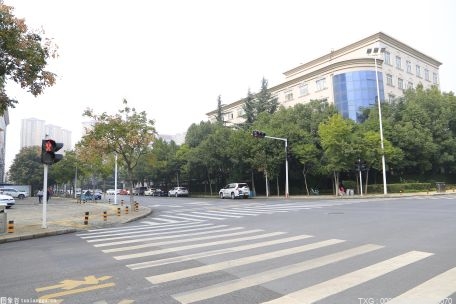 深圳交警联合召开“大型车辆斑马线前2米停车礼让行动”倡议会