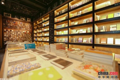 《岭表行歌》新书发布会在广州西关的永庆坊会议中心举行 