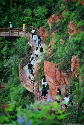 三江源打造生態治理發展典范 一戶一崗1.72萬牧民成為國家公園護園人