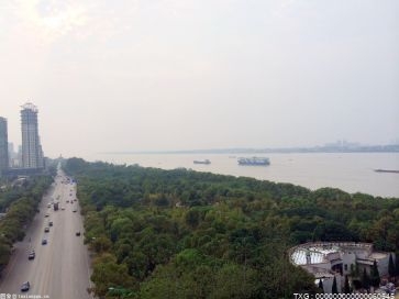 中江高速改扩建项目西江特大桥主桥完成主墩承台浇筑